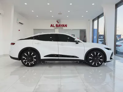 تويوتا كراون هايبرد (بلاتينيوم) ابيض / بيج 2023 (الفطيم)-6