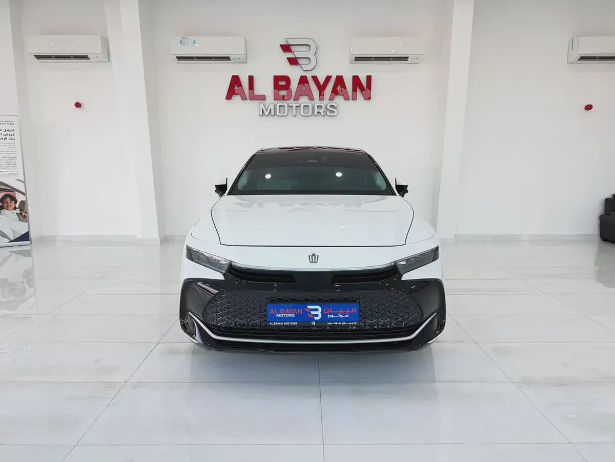 تويوتا كراون هايبرد (بلاتينيوم) ابيض / بيج 2023 (الفطيم)-4-4