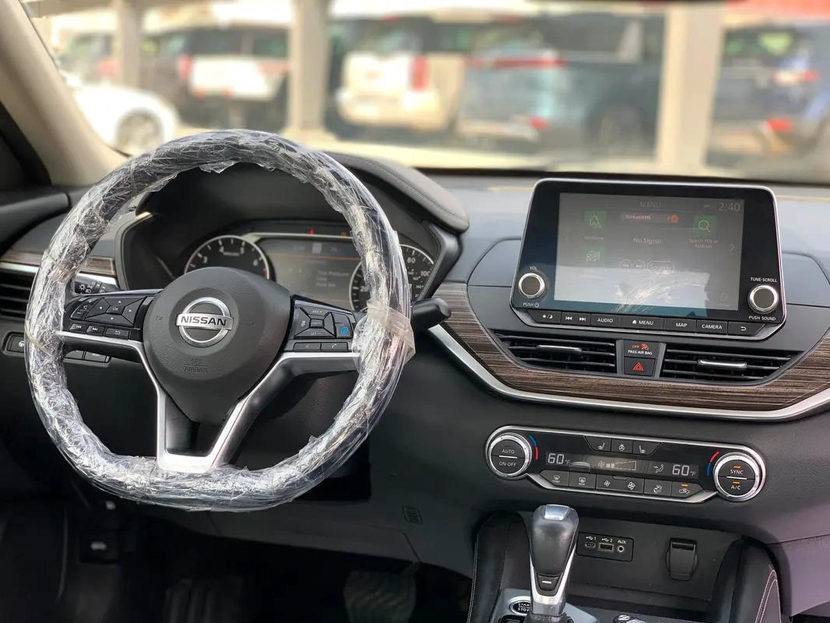 Nissan Altima SL-7-7