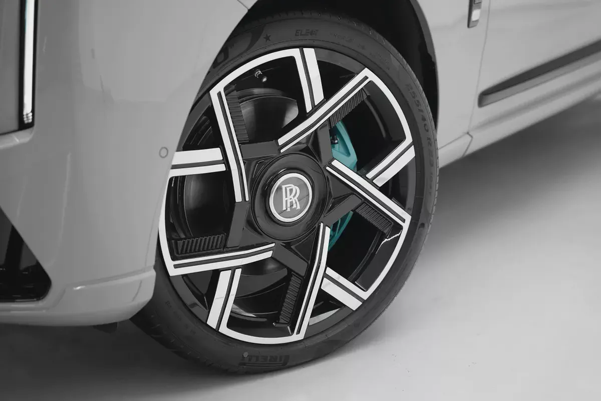2025 ROLLS ROYCE CULLINAN BLACK BADGE WITH WARRANTY AND SERVICE CONTRACT-18-18