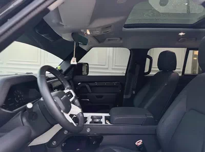 Defender 110 p300 X-Dynamic HSE GCC Specs-5