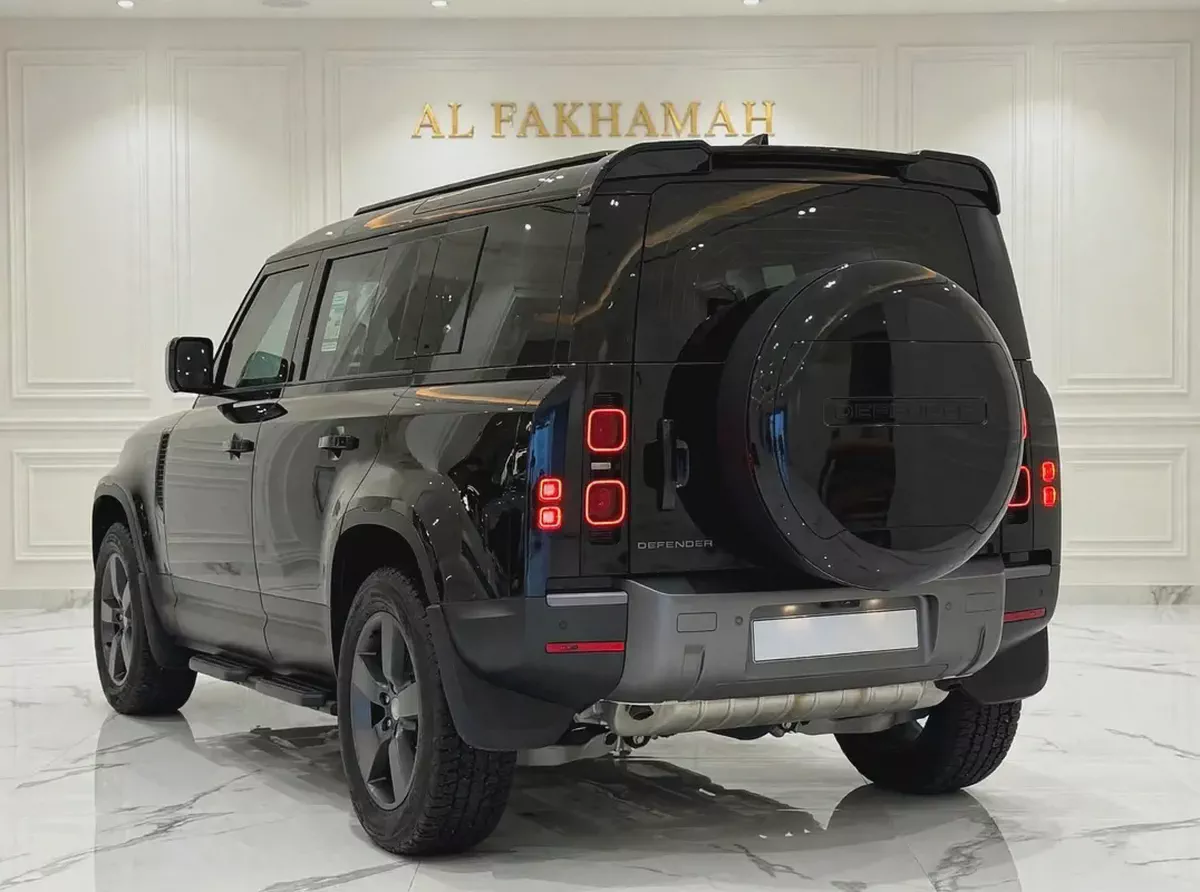 Defender 110 p300 X-Dynamic HSE GCC Specs-2-2
