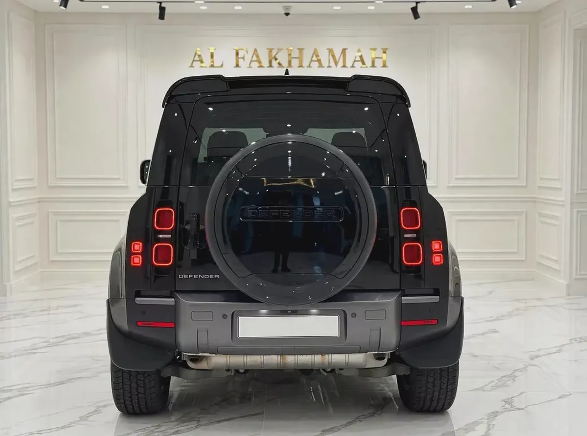Defender 110 p300 X-Dynamic HSE GCC Specs-3-3