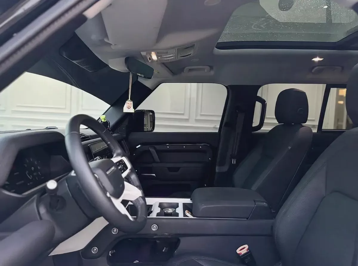 Defender 110 p300 X-Dynamic HSE GCC Specs-5-5