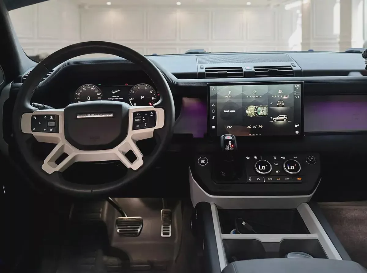 Defender 110 p300 X-Dynamic HSE GCC Specs-7-7