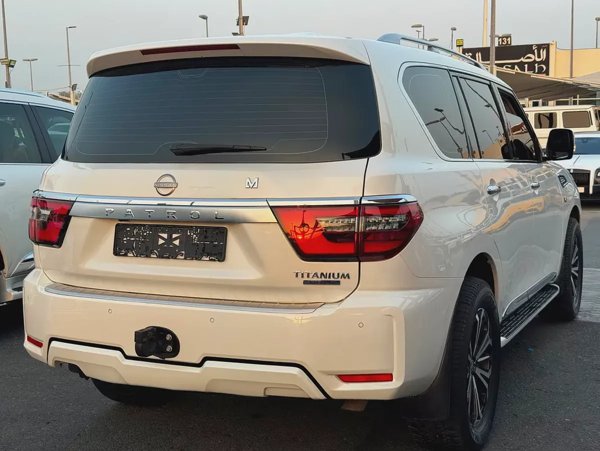 Nissan Patrol LE Titanium 2022 GCC Specs-3-3