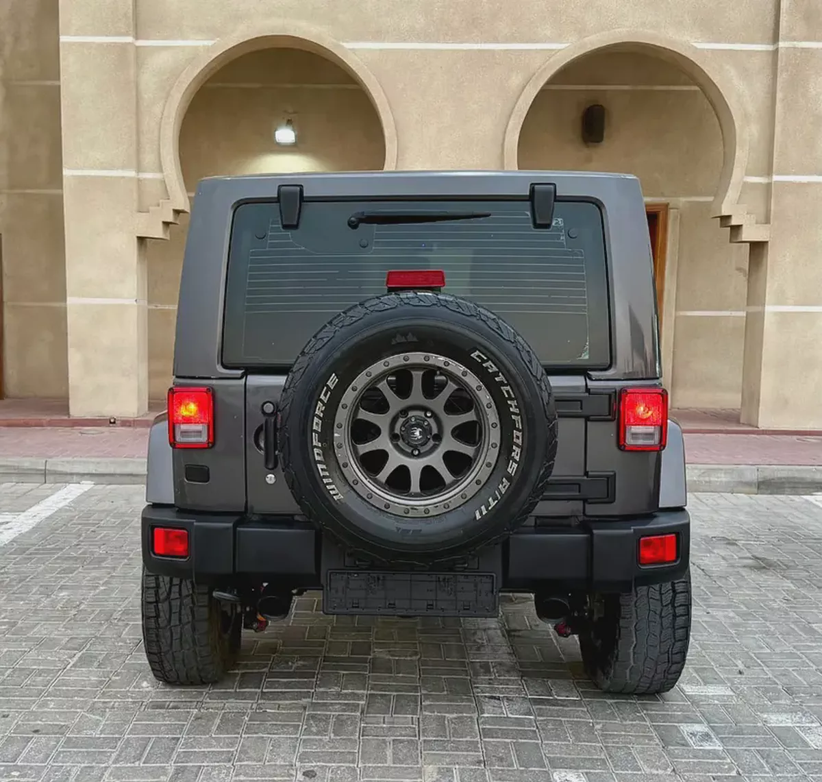 Jeep Wrangler Sport 2017 - American Specs - Excellent Condition-4-4