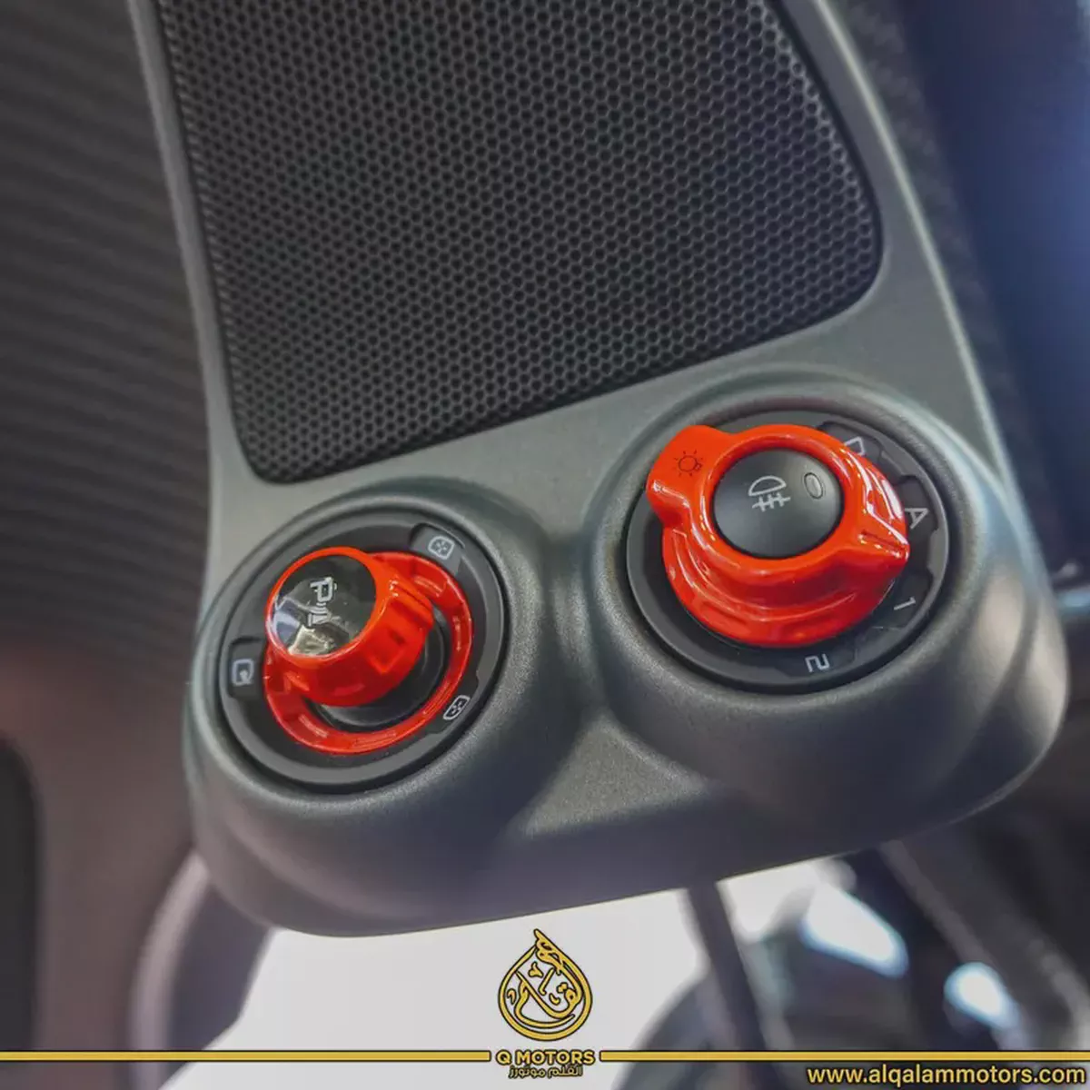2015 MCLAREN P1  ( 1 OF 5 )  CARBON SERIES  GCC DONE ONLY 2000KM-15-15