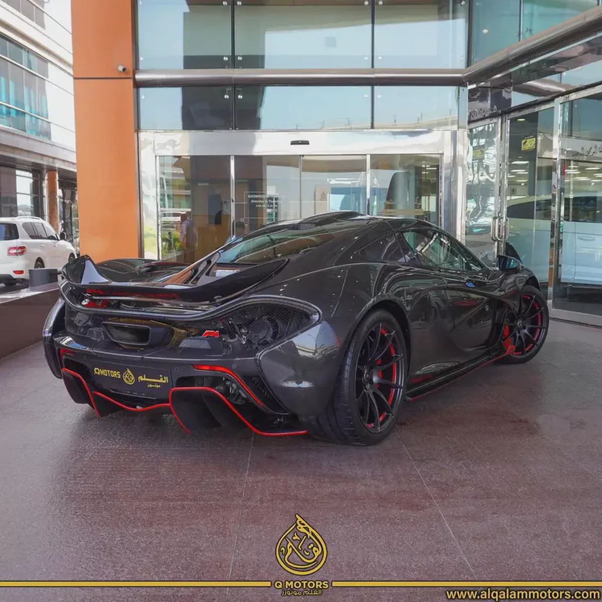 2015 MCLAREN P1  ( 1 OF 5 )  CARBON SERIES  GCC DONE ONLY 2000KM-2-2