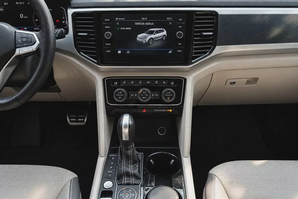 1,916 AED | FREE SERVICE CONTRACT Till 2031 | UNDER WARRANTY | R-LINE-8-8