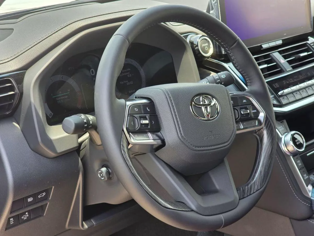 Toyota Land Cruiser VXR 3.5L HYBRID VXR 7 Seater Full Option-9-0