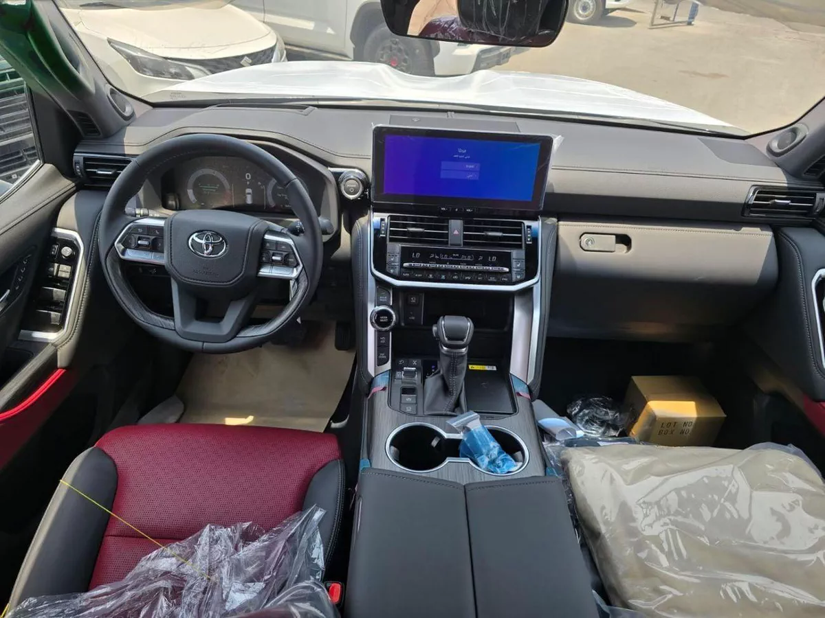 Toyota Land Cruiser VXR 3.5L HYBRID VXR 7 Seater Full Option-7-0