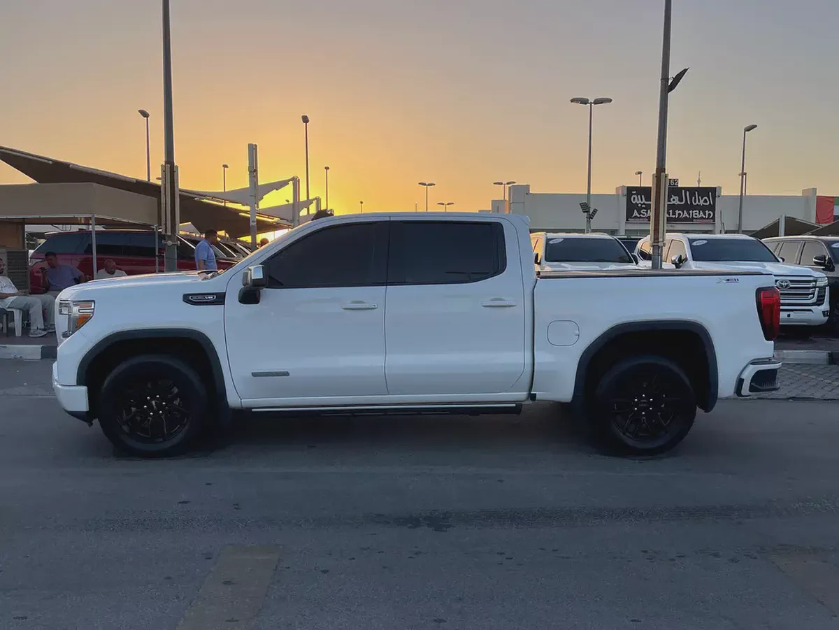 GMC Sierra Elevation 2022 GCC Specs - Excellent Condition-2-2