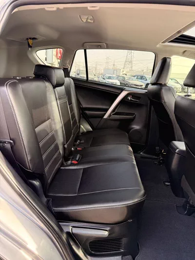 Toyota RAV4 VXR Hybrid XLE 2.5L-14
