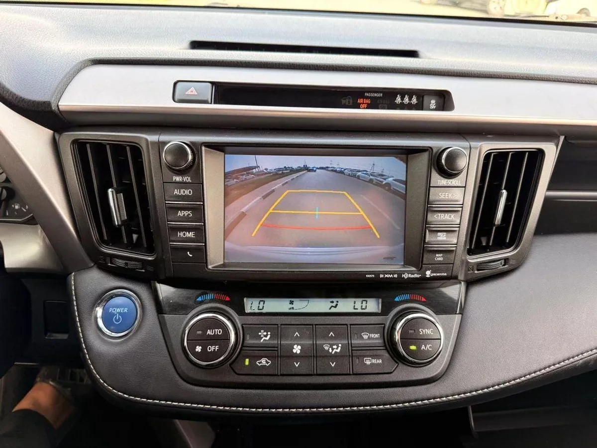 Toyota RAV4 VXR Hybrid XLE 2.5L-9-0