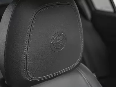 1,991 AED / 60 months | 0% DP | 2022 Alfa Romeo Giulia Veloce Q2 / Full Alfa Romeo Service History-14