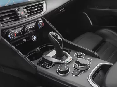 1,991 AED / 60 months | 0% DP | 2022 Alfa Romeo Giulia Veloce Q2 / Full Alfa Romeo Service History-8