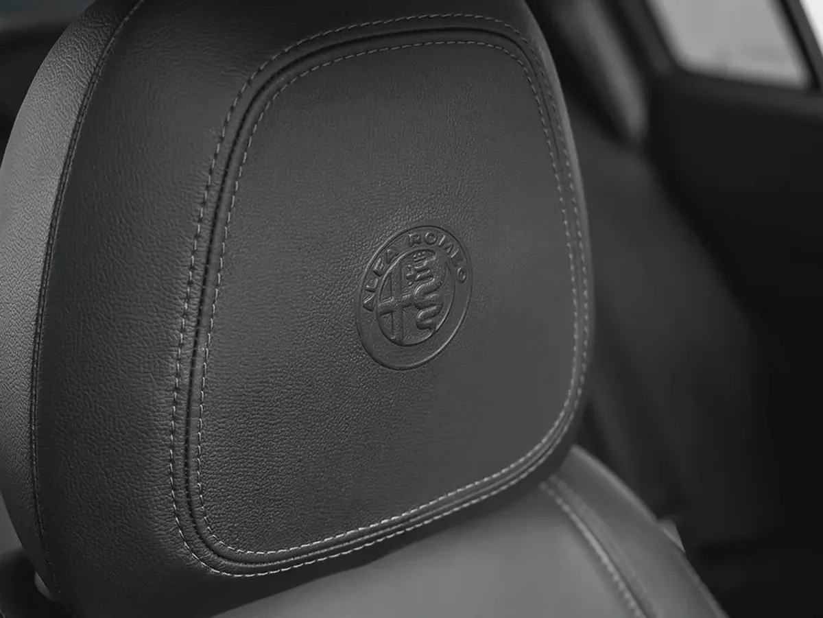 1,991 AED / 60 months | 0% DP | 2022 Alfa Romeo Giulia Veloce Q2 / Full Alfa Romeo Service History-14-14