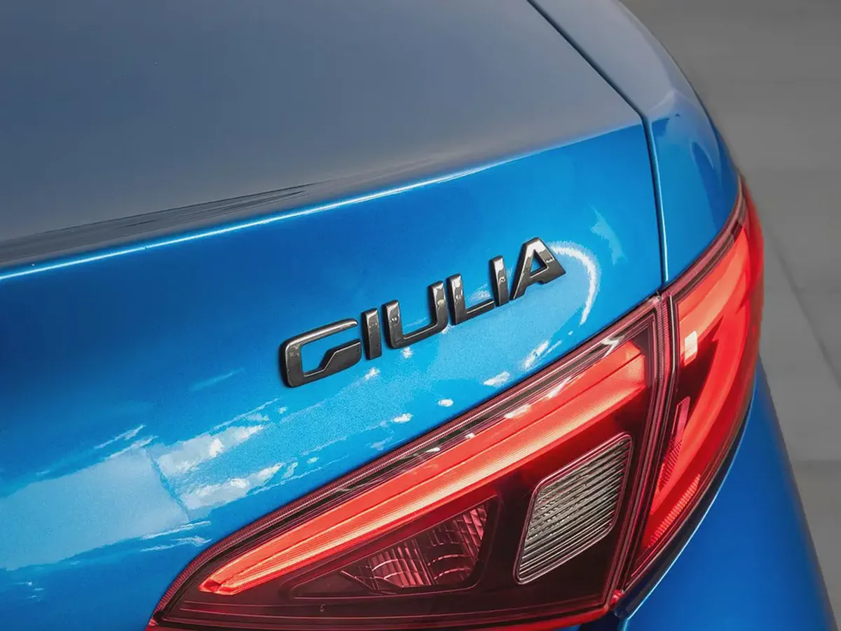 1,991 AED / 60 months | 0% DP | 2022 Alfa Romeo Giulia Veloce Q2 / Full Alfa Romeo Service History-15-15