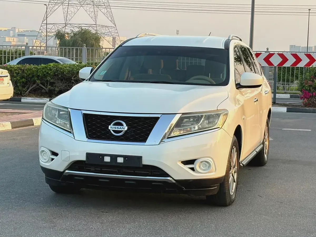 NISSAN PATHFINDER S 4WD - GCC SPECS - ACCIDENT FREE - EXCELENT CONDITION-2-2