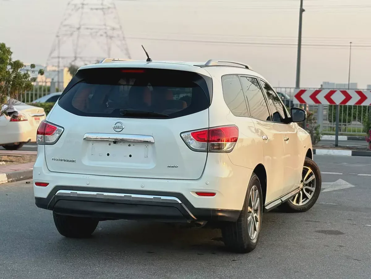 NISSAN PATHFINDER S 4WD - GCC SPECS - ACCIDENT FREE - EXCELENT CONDITION-5-5