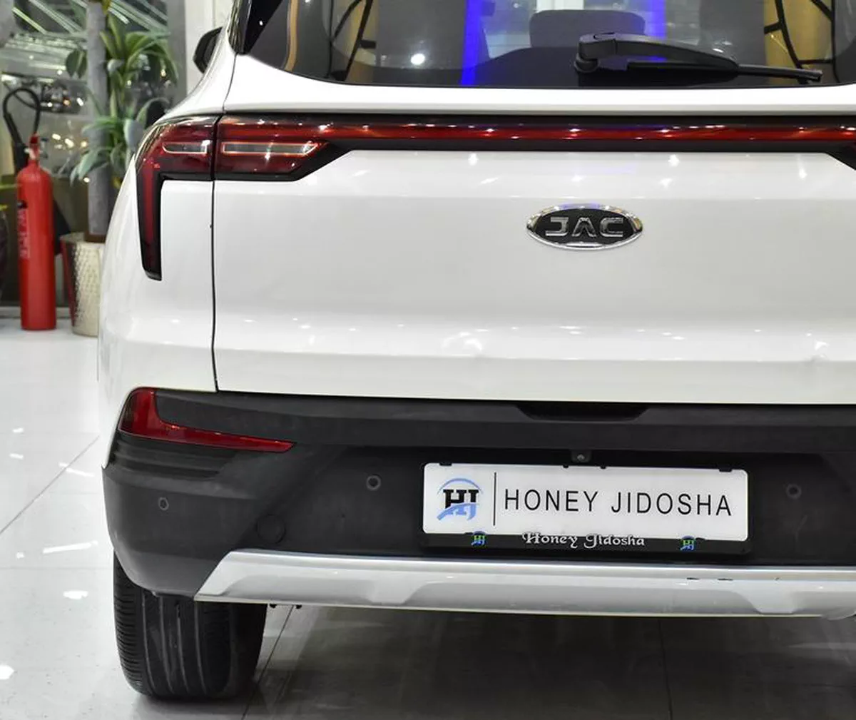 JAC JS4 1.5T ( 2023 Model ) in White Color GCC Specs-3-3
