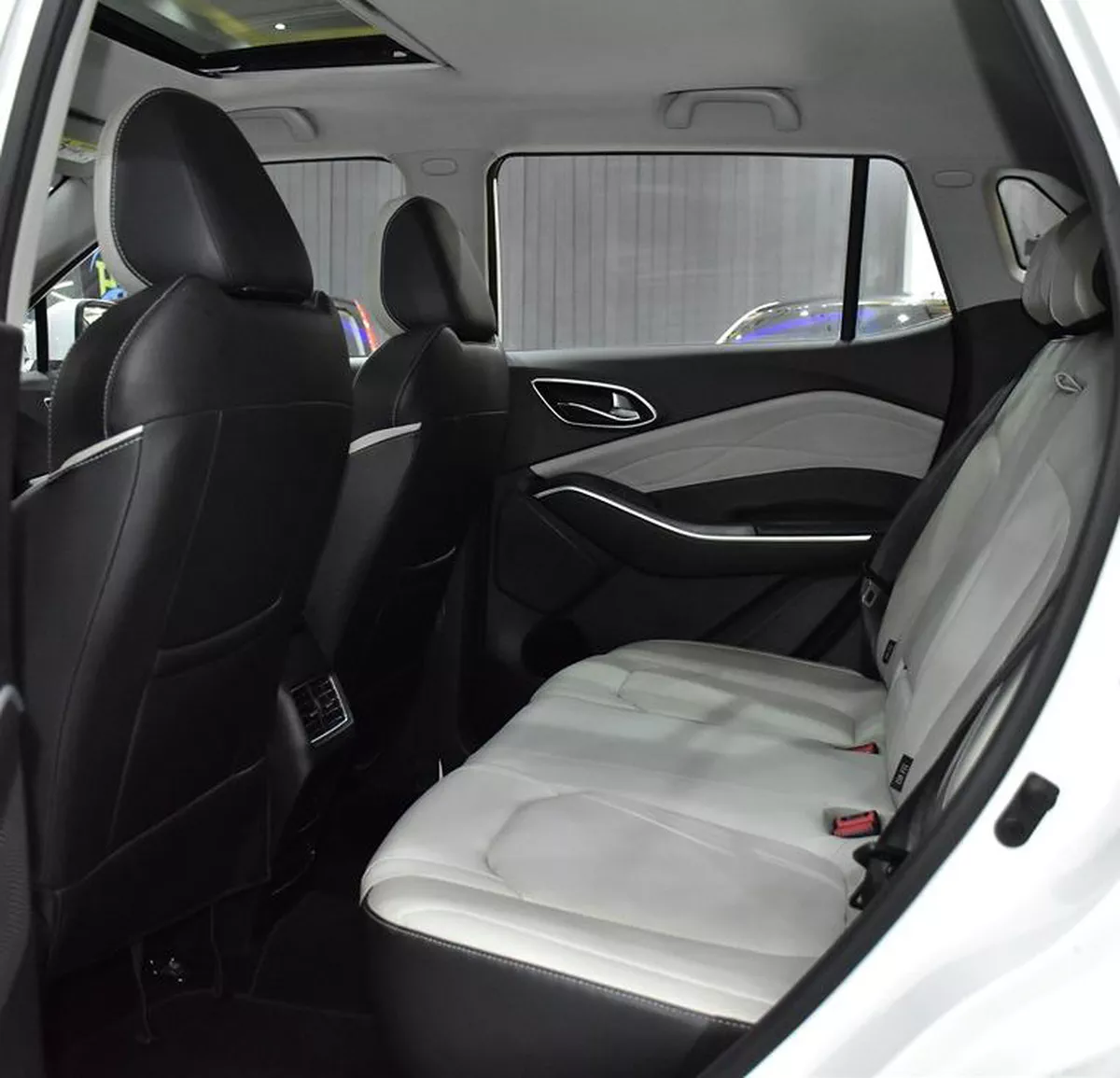 JAC JS4 1.5T ( 2023 Model ) in White Color GCC Specs-2-2