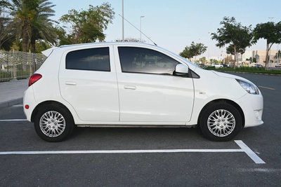 BEST OFFER - GCC -  MITSUBISHI MIRAGE GLX 2014 - LOW MILEAGE-4