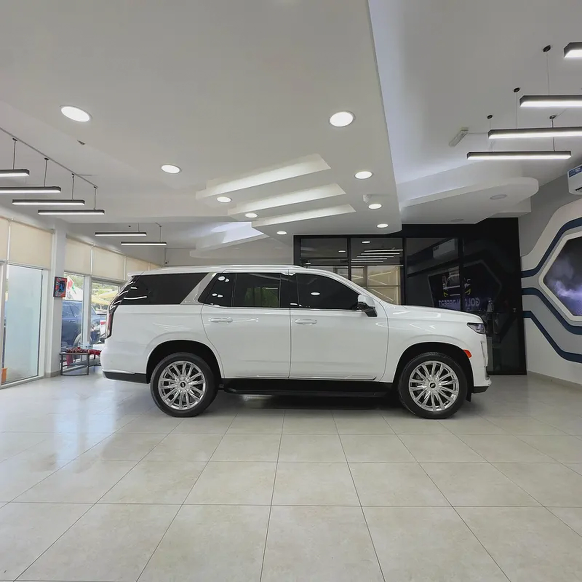 2024 Cadillac Escalade Premium Luxury-3-3