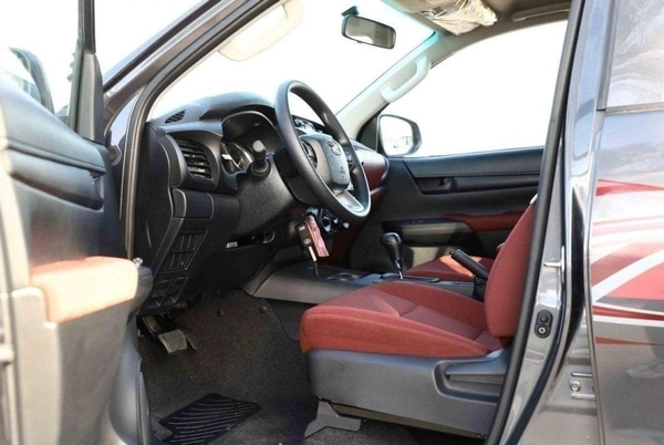 Toyota Hilux HILUX AT 2.4L  Mid AT DIESEL Grey