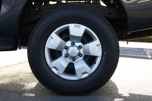 Toyota Hilux HILUX AT 2.4L  Mid AT DIESEL Grey