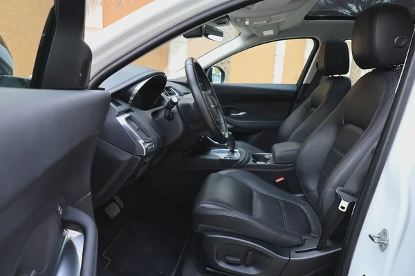 JAGUAR E-PACE P200 AWD ( S PLUS ) - GCC SPECS - ACCIDENT FREE - UNDER WARRANTY -