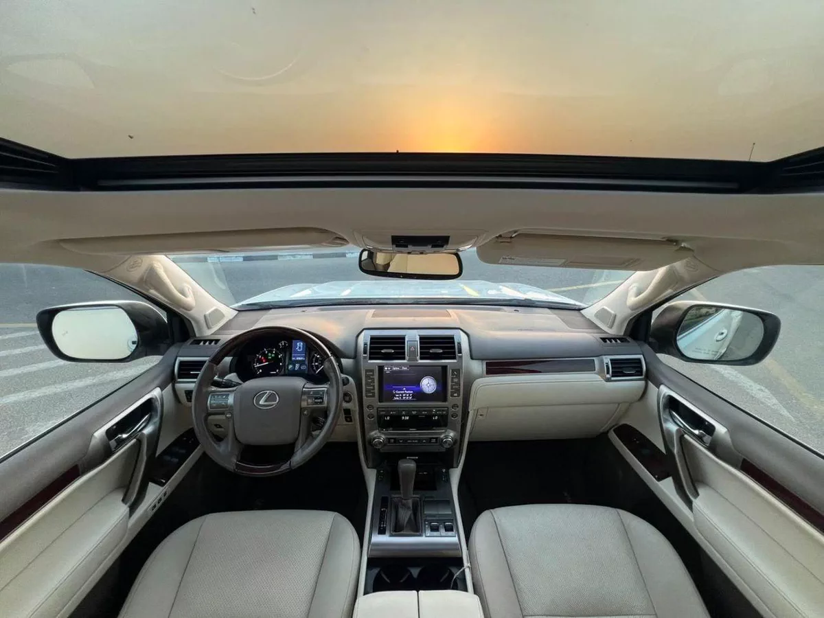 Lexus GX460 2018 Lexus GX460  Full Option  4.6L V8 - Sunroof - Rear Camera & Sensor - Leather Seat - AWD 4x4-10-0