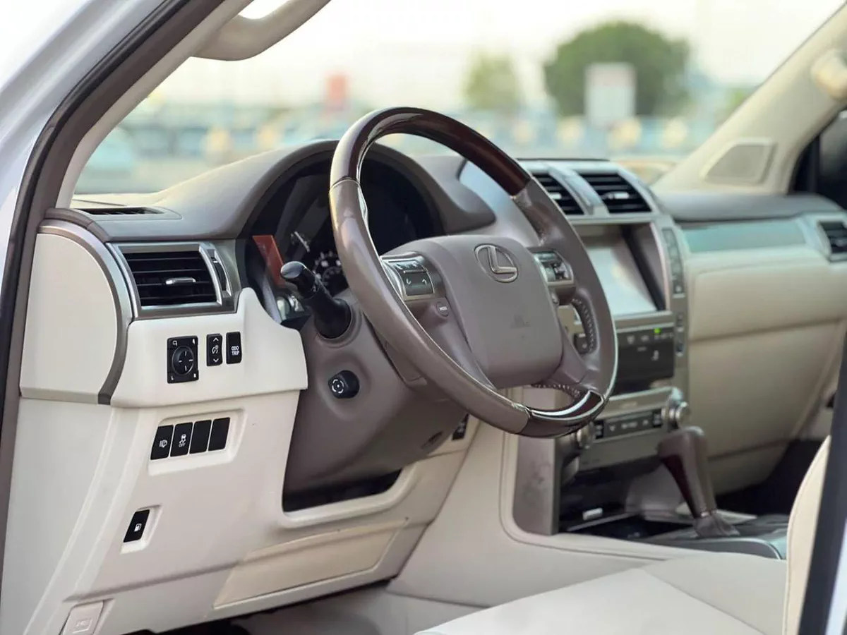 Lexus GX460 2018 Lexus GX460  Full Option  4.6L V8 - Sunroof - Rear Camera & Sensor - Leather Seat - AWD 4x4-13-0