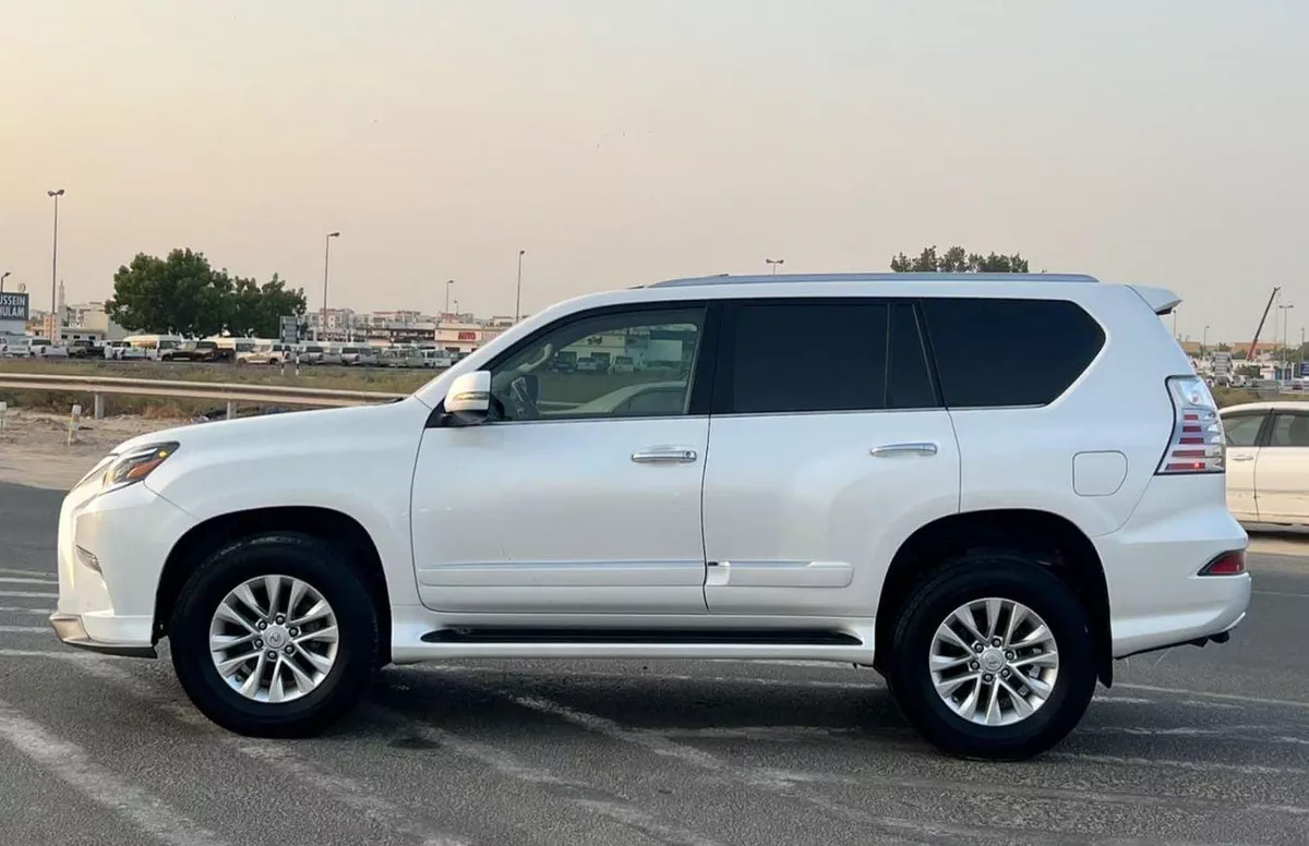 Lexus GX460 2018 Lexus GX460  Full Option  4.6L V8 - Sunroof - Rear Camera & Sensor - Leather Seat - AWD 4x4-6-0
