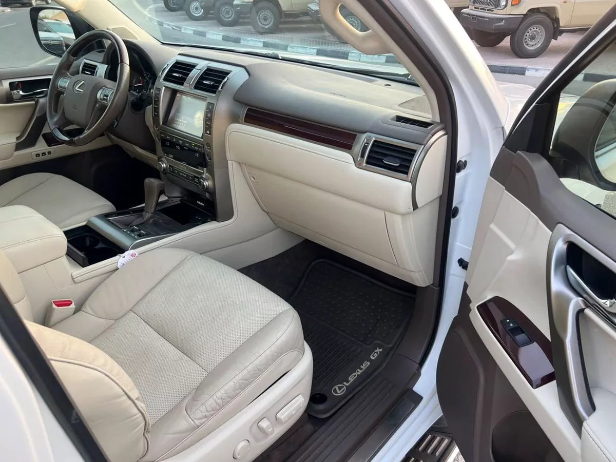 Lexus GX460 2018 Lexus GX460  Full Option  4.6L V8 - Sunroof - Rear Camera & Sensor - Leather Seat - AWD 4x4-8-0