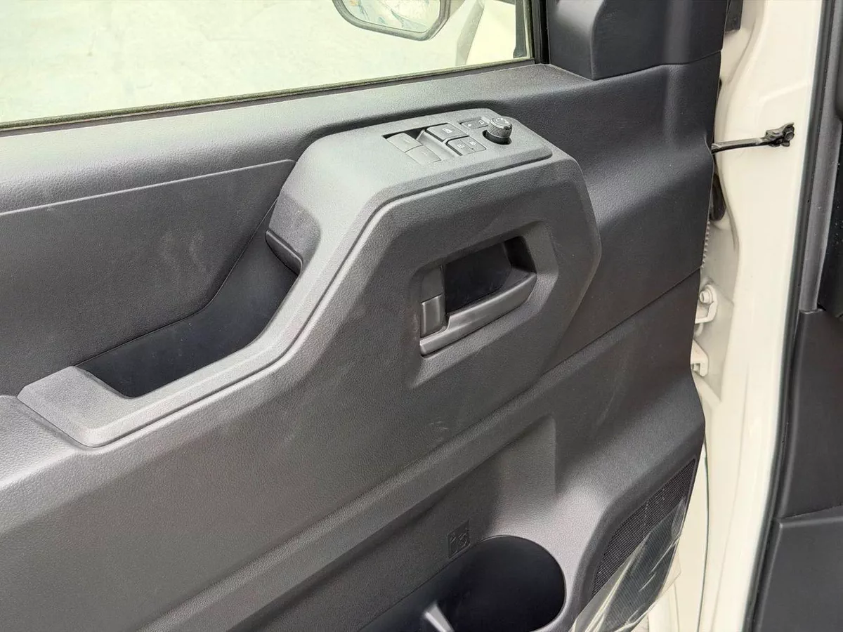Toyota Hiace GL 3.5L Petrol V6 2025 Export Price @ 153,500 AED-9-9
