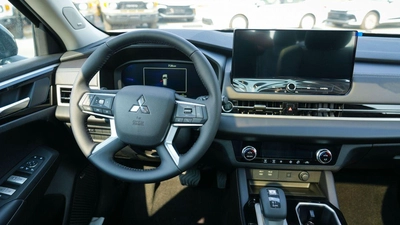 Mitsubishi Outlander Mitsubishi Outlander 2026 – High Line (G06) 2.5L – SUV – GCC Specs – Export Ready-9