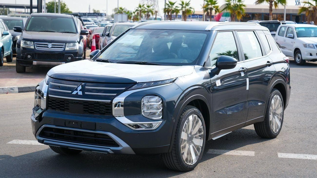 Mitsubishi Outlander Mitsubishi Outlander 2026 – High Line (G06) 2.5L – SUV – GCC Specs – Export Ready-2-2