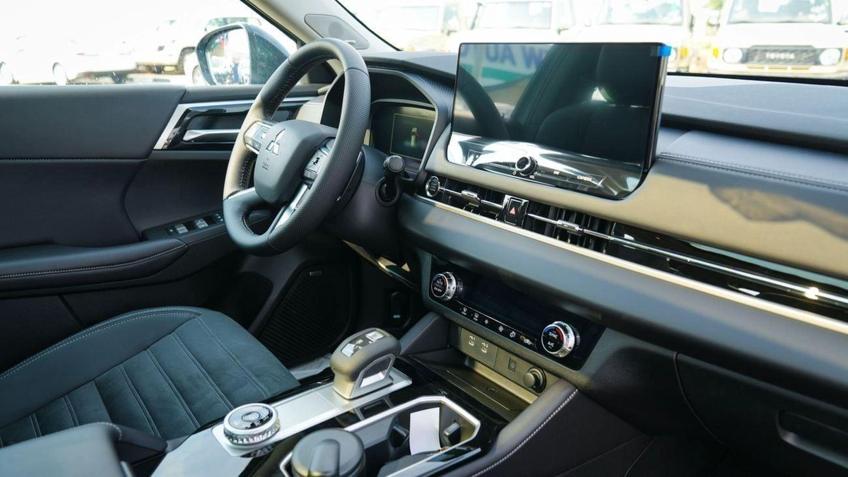 Mitsubishi Outlander Mitsubishi Outlander 2026 – High Line (G06) 2.5L – SUV – GCC Specs – Export Ready-20-20