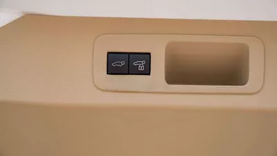 Toyota Land Cruiser VXR LC300 VXR 3.3D AT MY2025 – WHITE-14