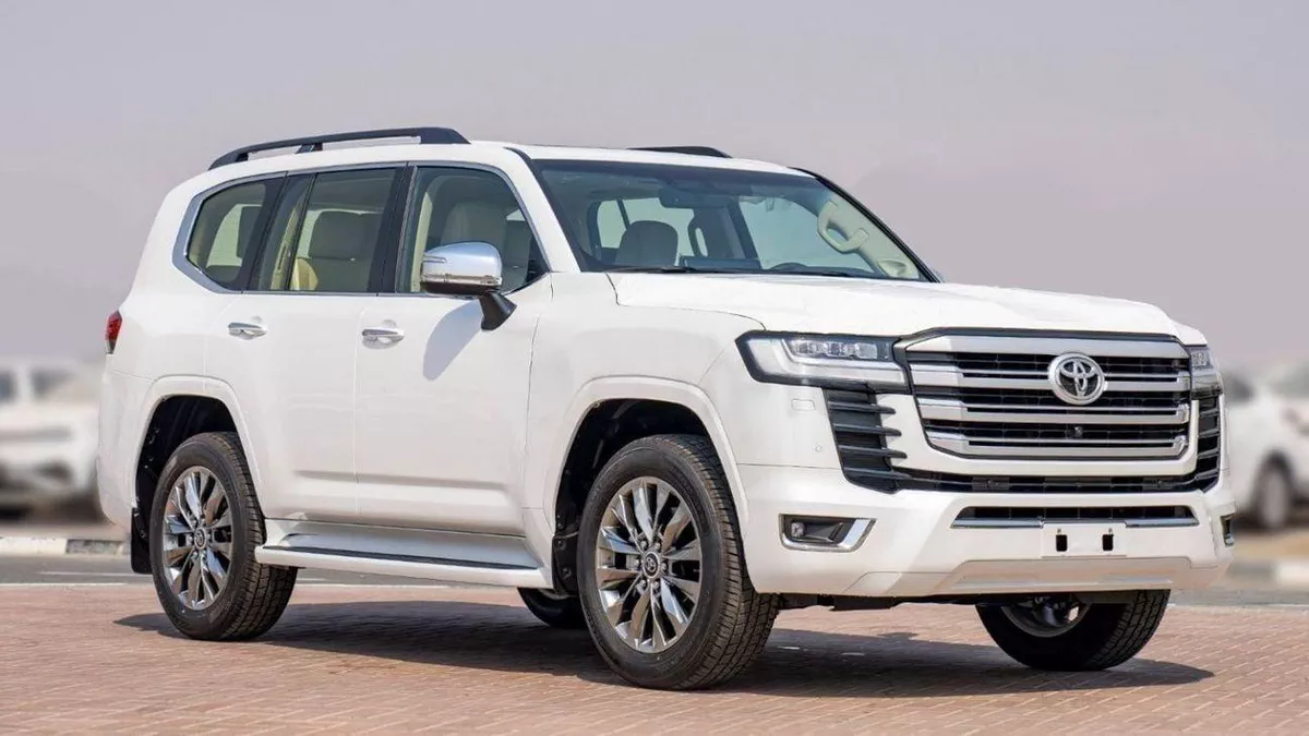 Toyota Land Cruiser VXR LC300 VXR 3.3D AT MY2025 – WHITE