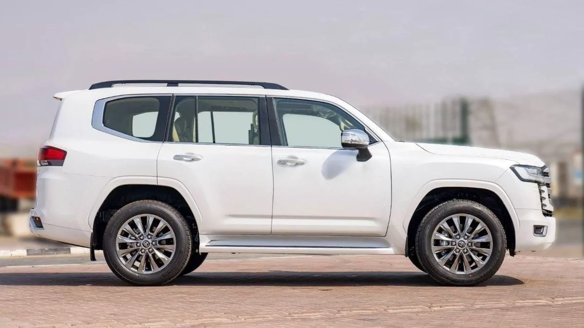 Toyota Land Cruiser VXR LC300 VXR 3.3D AT MY2025 – WHITE-6-0