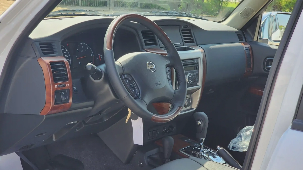 2024 Nissan Patrol GRX (White)-6-6
