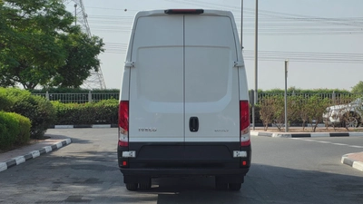 IVECO DAILY (White Automatic)-17