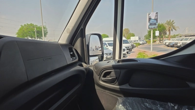 IVECO DAILY (White Automatic)-16