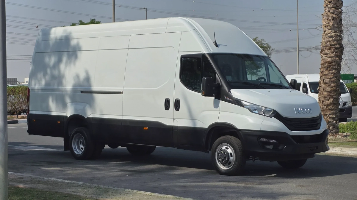 IVECO DAILY (White Automatic)