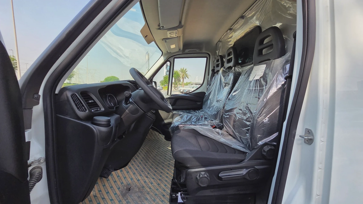 IVECO DAILY (White Automatic)