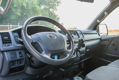 Toyota Hiace Standard Roof | Delivery Van | GCC Specs | Ref#T24064-9