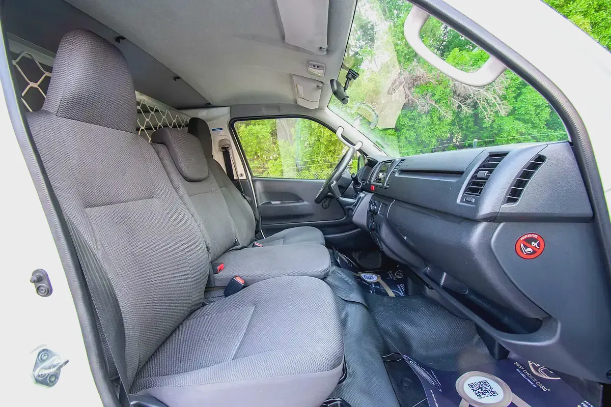 Toyota Hiace Standard Roof | Delivery Van | GCC Specs | Ref#T24064-8-8